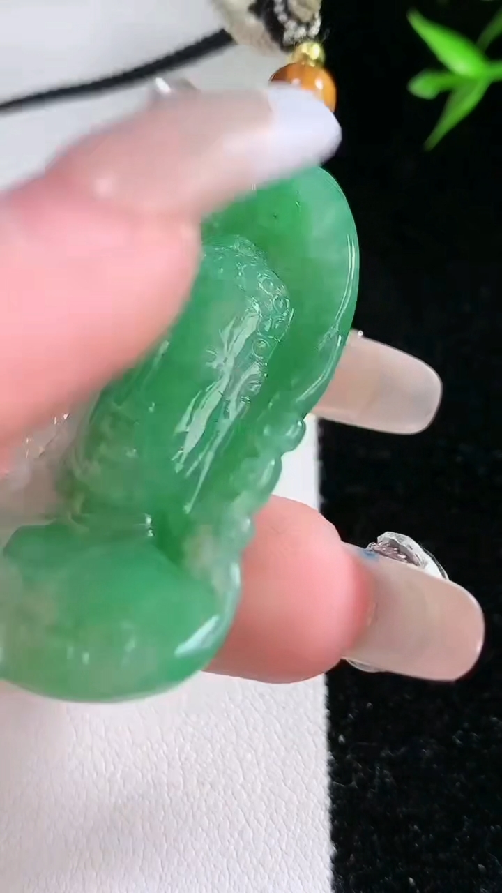 天然A货翡翠佛头吊坠，尺寸47.3-26.5-10.5，重:17.22g
3月13日