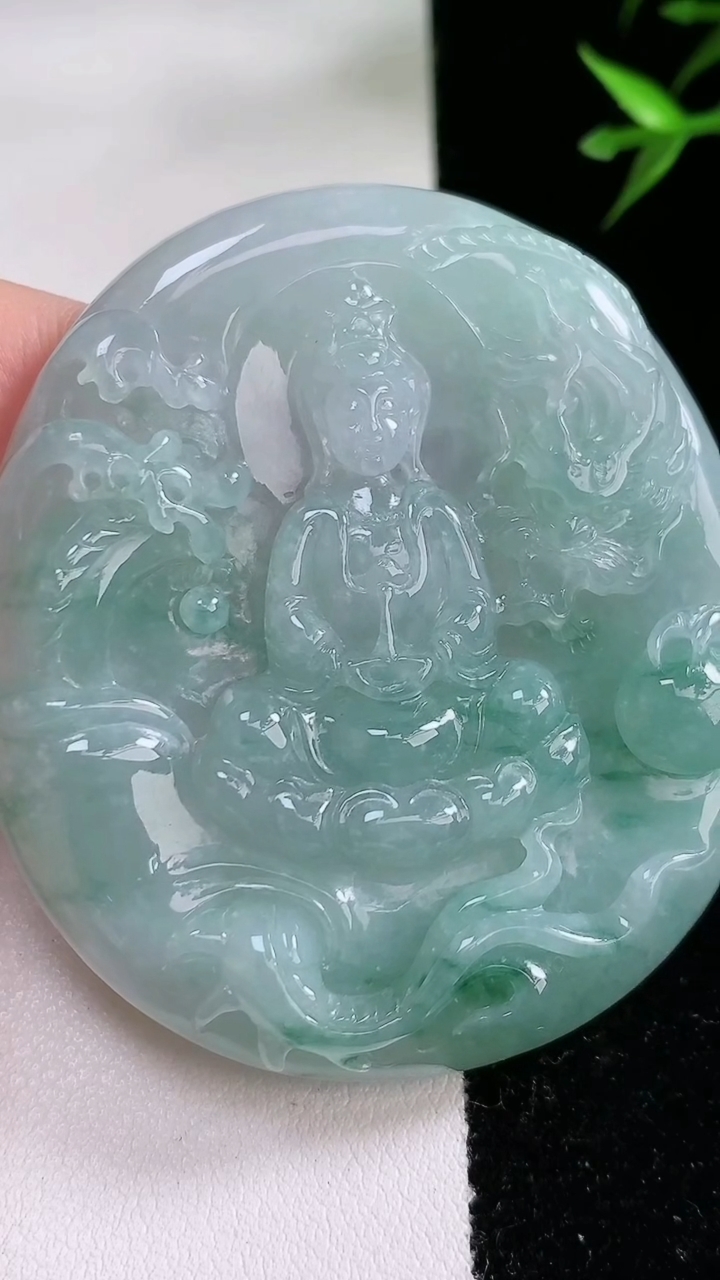 天然A货翡翠祥龙观音菩萨吊坠，尺寸56.7-50-7.6，重:41.48g
3月13日