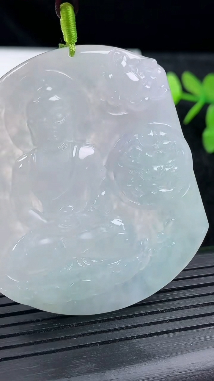 天然A货翡翠大日如来吊坠尺寸55.5-47.4-5.3重量:26.74g
3月13日