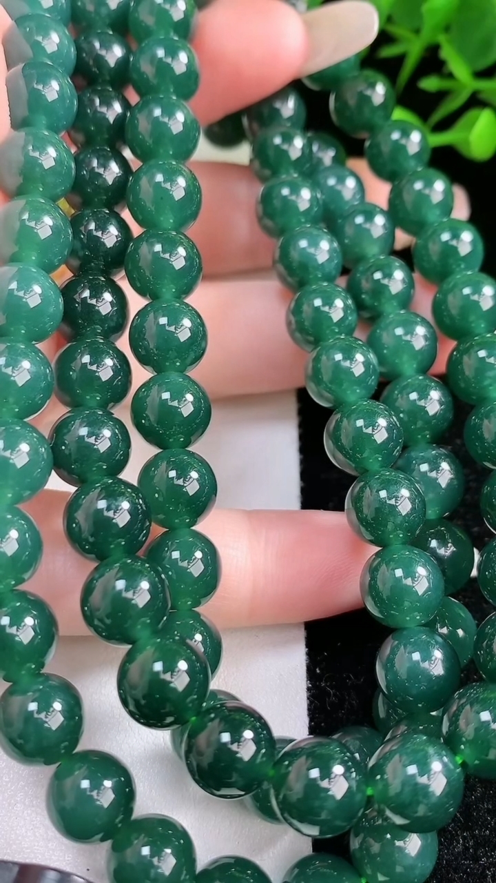 天然A货翡翠圆珠项链88颗，尺寸8.8，重:102.58g3月13日
工厂直销收藏佳品,种好水足，色
