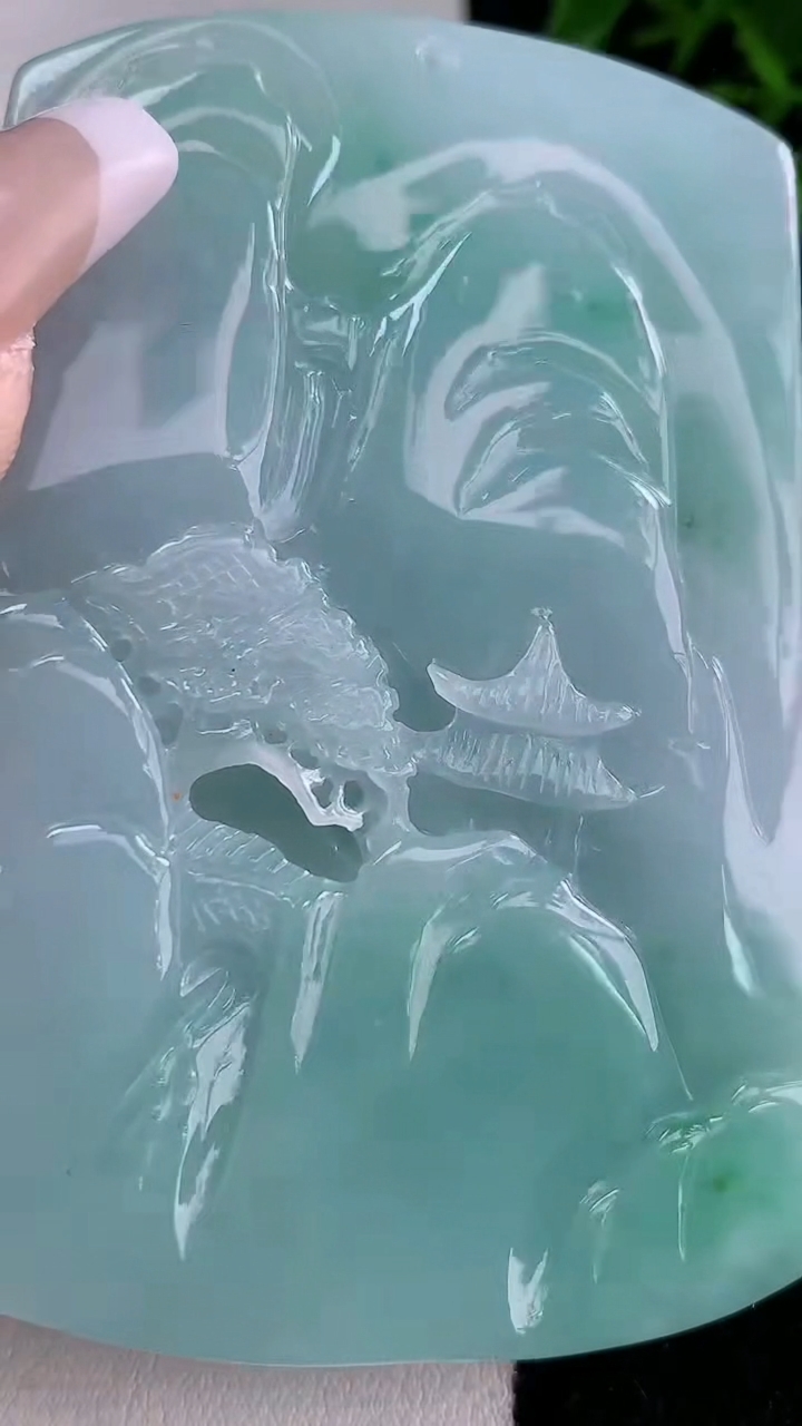 天然A货翡翠山水牌吊坠，尺寸76-52.8-13.8，重:127.76g
3月13日