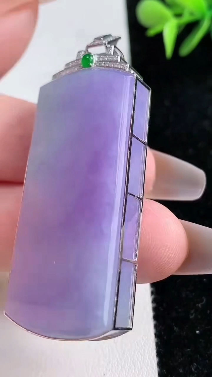 天然A货翡翠18k金紫罗兰无事牌吊坠，尺寸45-21.9-8，重量:27.62g
3月13日