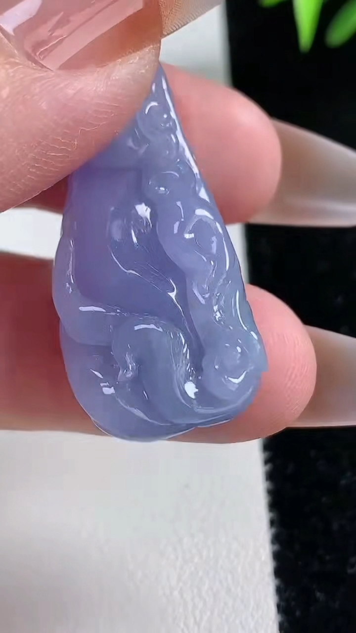 天然A货翡翠18k金紫罗兰梅花鹿吊坠，尺寸37.1-16.7-8，重量:9.23g
3月13日