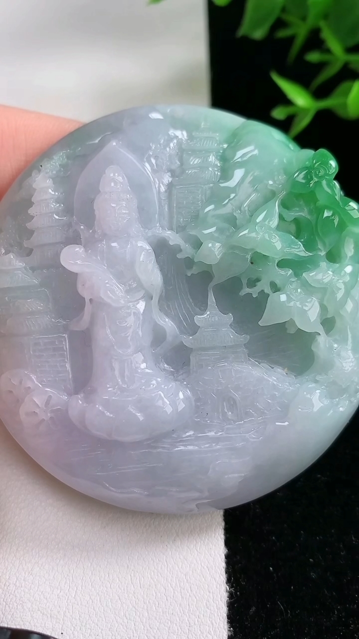 天然A货翡翠山水牌吊坠，尺寸62.1-15.5，重:104.99g
3月13日