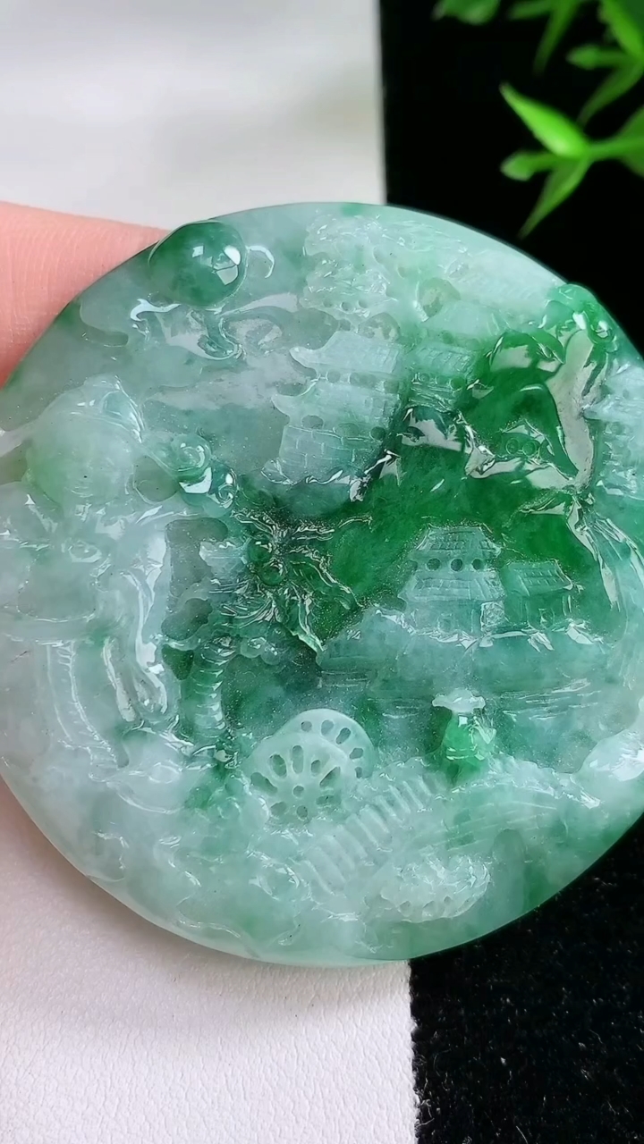 天然A货翡翠山水牌吊坠，尺寸58-7.5，重:55.01g
3月13日