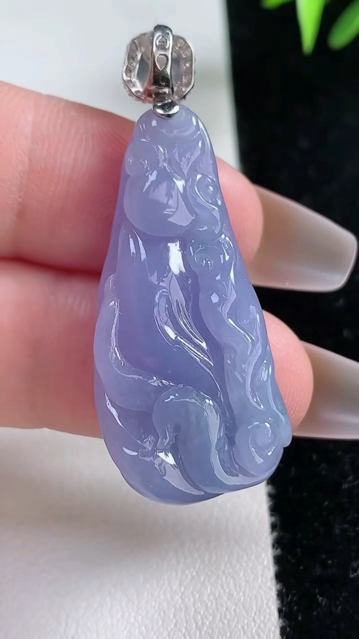 天然A货翡翠18k金紫罗兰梅花鹿吊坠，尺寸37.1-16.7-8，重量:9.23g
3月13日