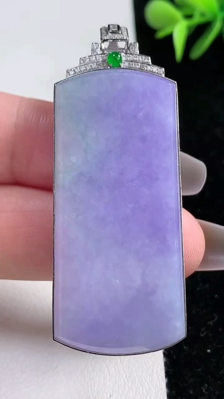 天然A货翡翠18k金紫罗兰无事牌吊坠，尺寸45-21.9-8，重量:27.62g
3月13日