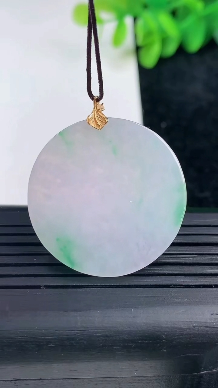 天然A货翡翠无事牌吊坠尺寸30.3-2.1重量:6.09g
3月13日