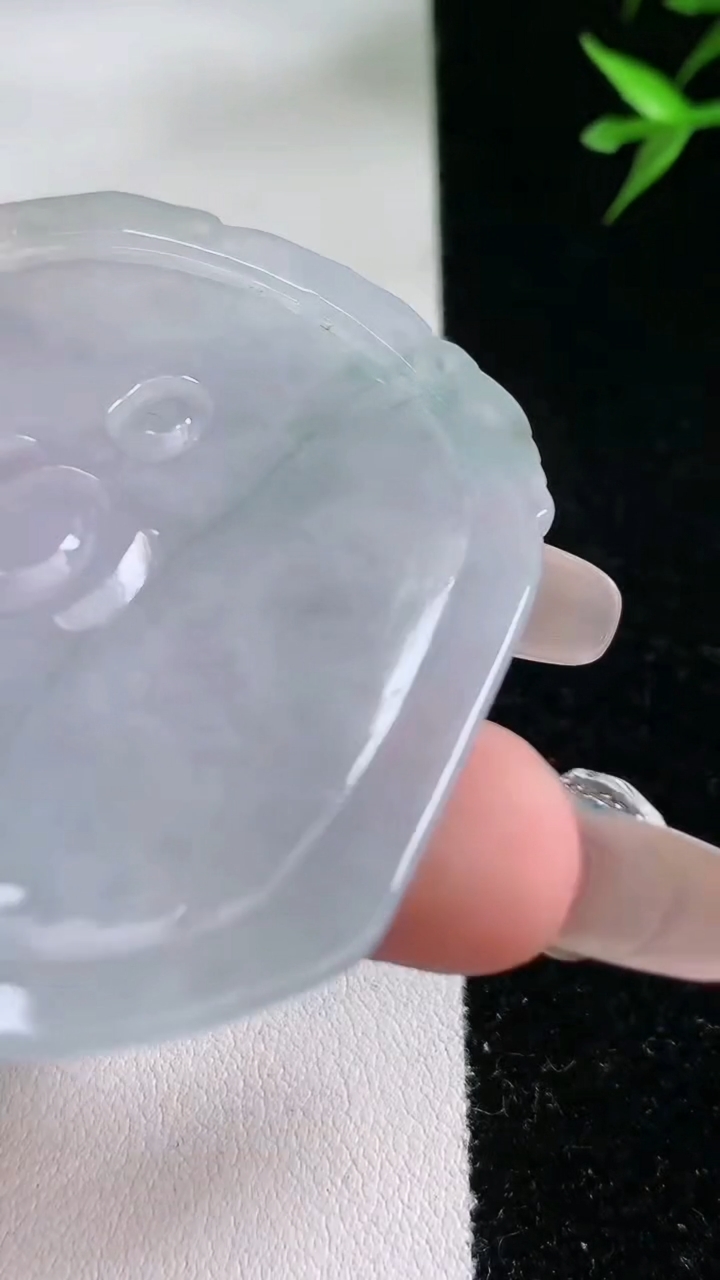 天然A货翡翠文殊菩萨吊坠，尺寸55.2-51.3-5.7，重:30.75g
3月13日