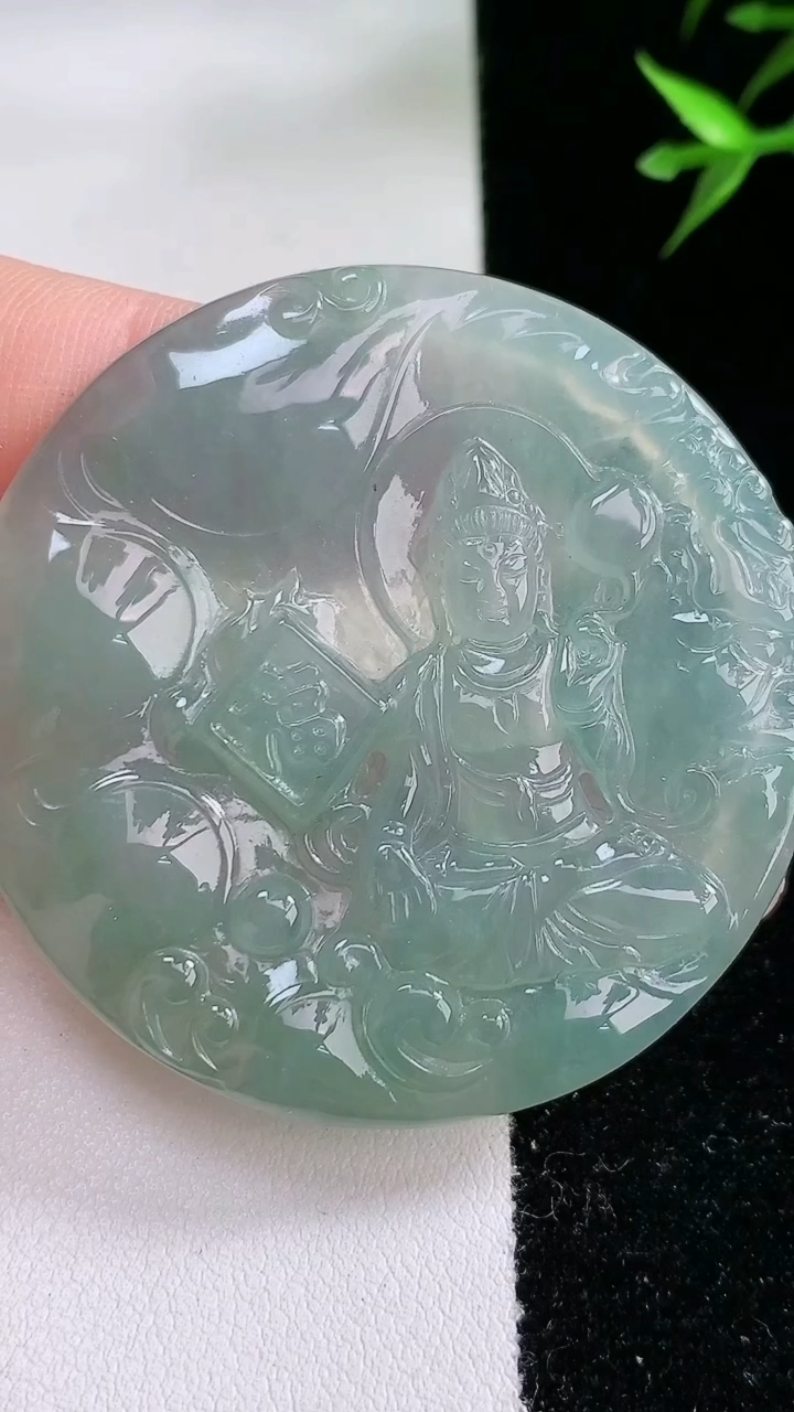 天然A货翡翠一念之间吊坠，尺寸50-4.8，重:23.95g
3月13日