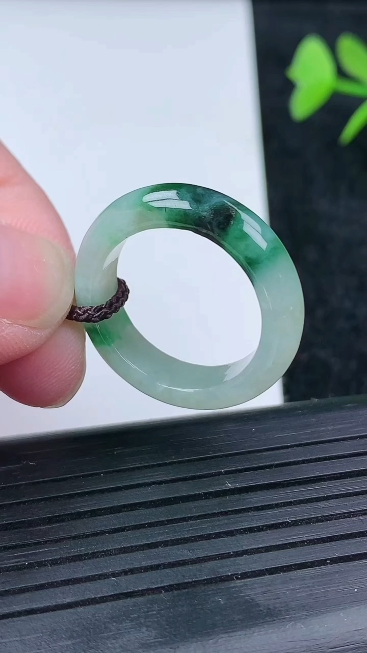 天然A货翡翠指环戒指尺寸18.4-5.5-3.6重量:4.13g2026年3月14日
工厂直销收藏佳