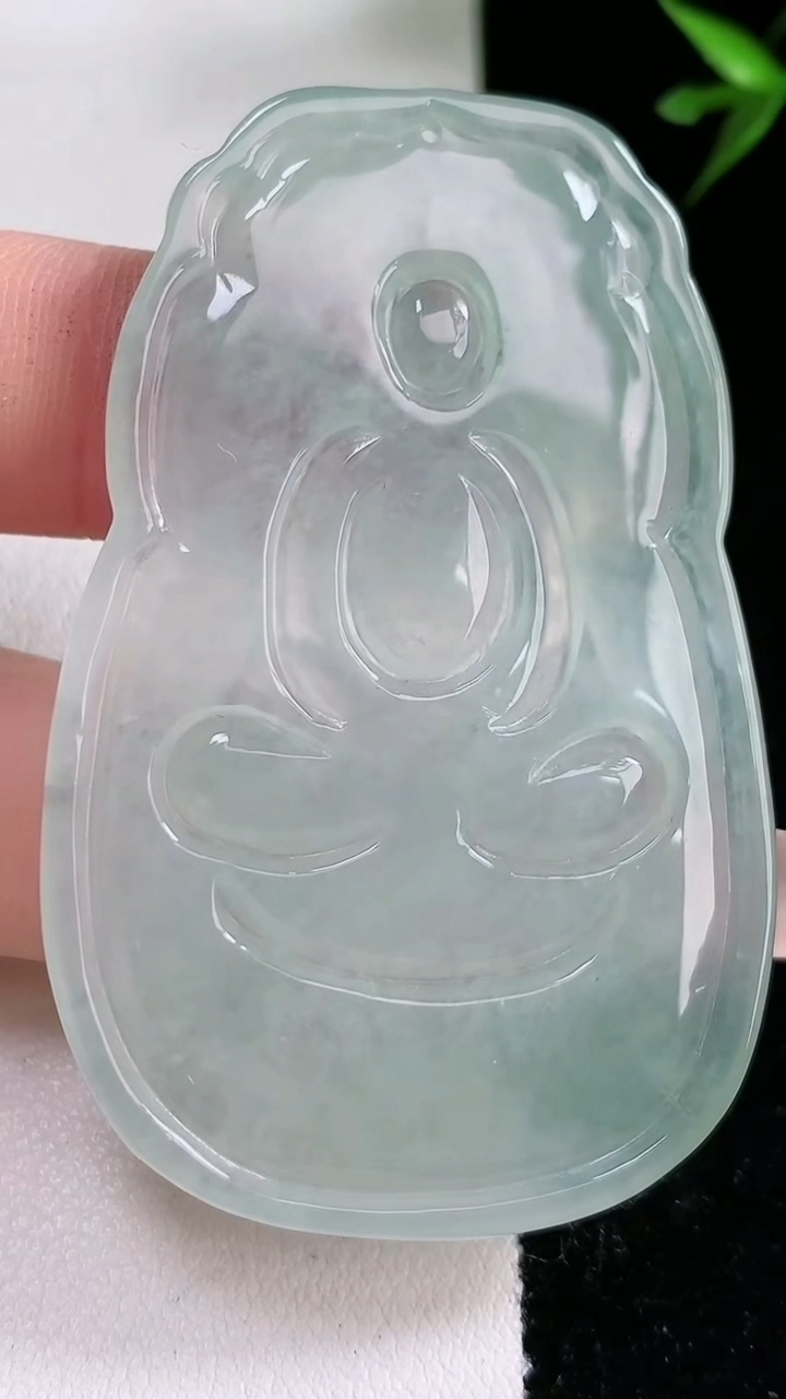 天然A货翡翠大日如来吊坠，尺寸57.8-37-4.3，重:20.85g
3月13日