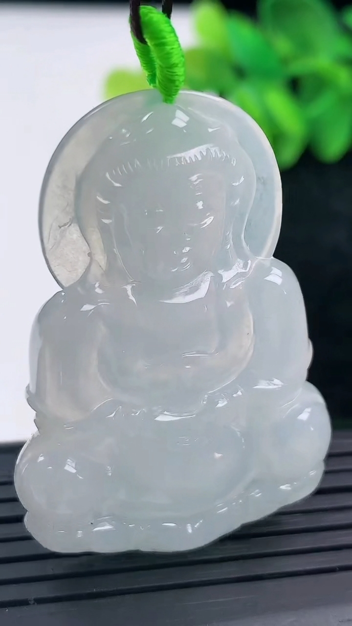 天然A货翡翠观音菩萨吊坠尺寸48.5-33.2-5.1重量:15.06g
3月13日