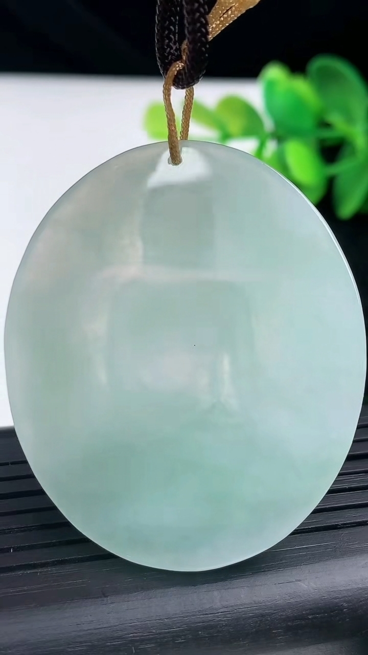 天然A货翡翠大日如来吊坠尺寸59.2-42-5.1重量:19.90g
3月13日