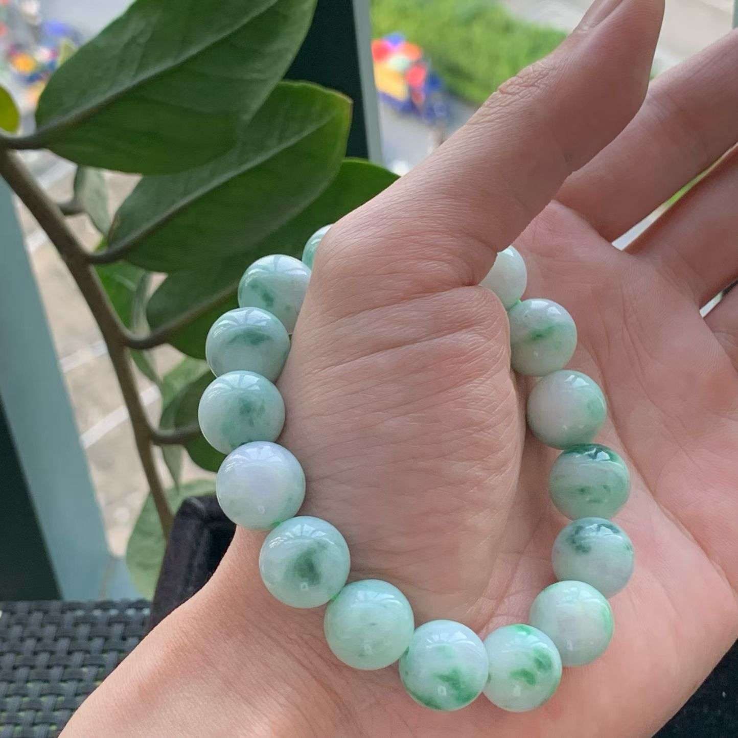 A货天然翡翠冰糯种飘绿手串13m16颗重量63.29
3月13日