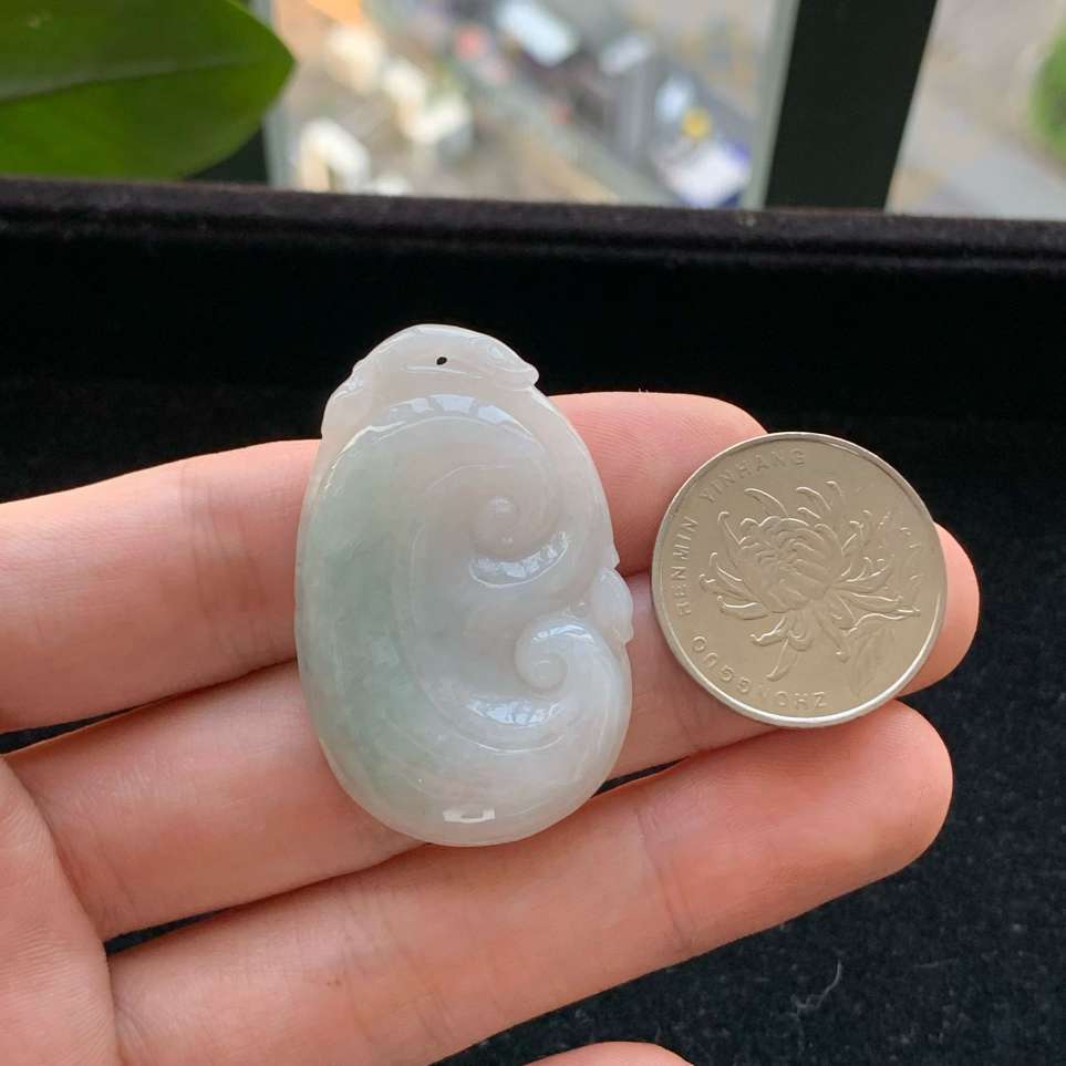 A货天然翡翠冰糯种飘绿如意吊坠重量11.70
3月13日