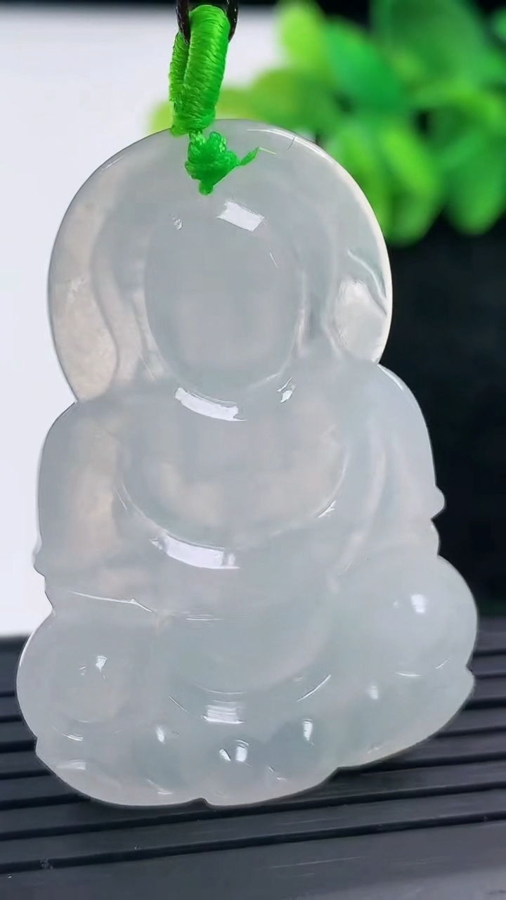 天然A货翡翠观音菩萨吊坠尺寸48.5-33.2-5.1重量:15.06g
3月13日