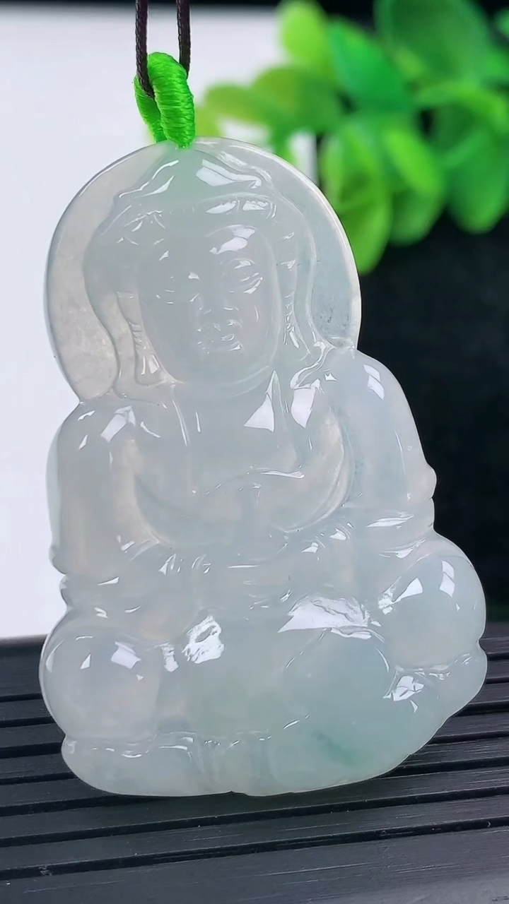 天然A货翡翠飘花观音菩萨吊坠尺寸47.9-33-5.7重量:14.55g
3月13日