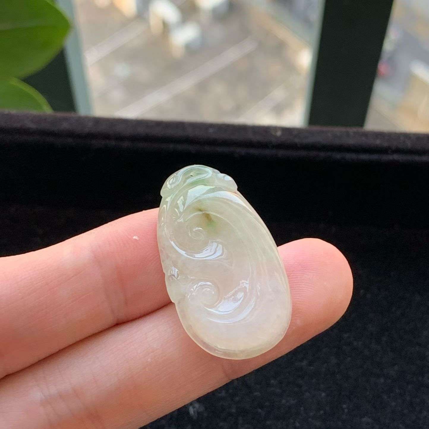 A货天然翡翠冰糯种飘绿如意吊坠重量4.67
3月13日