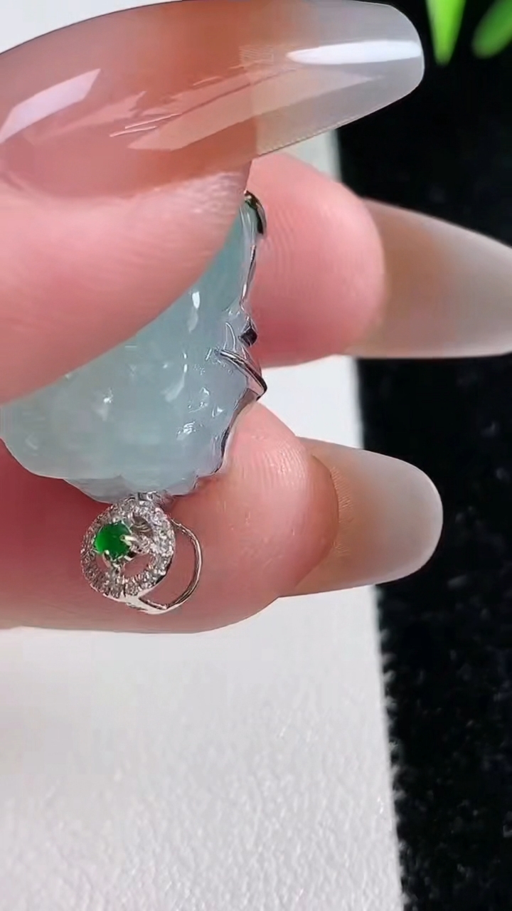 天然A货翡翠貔貅吊坠，尺寸20.8-13.8-11.4，重量：7.81g
3月13日