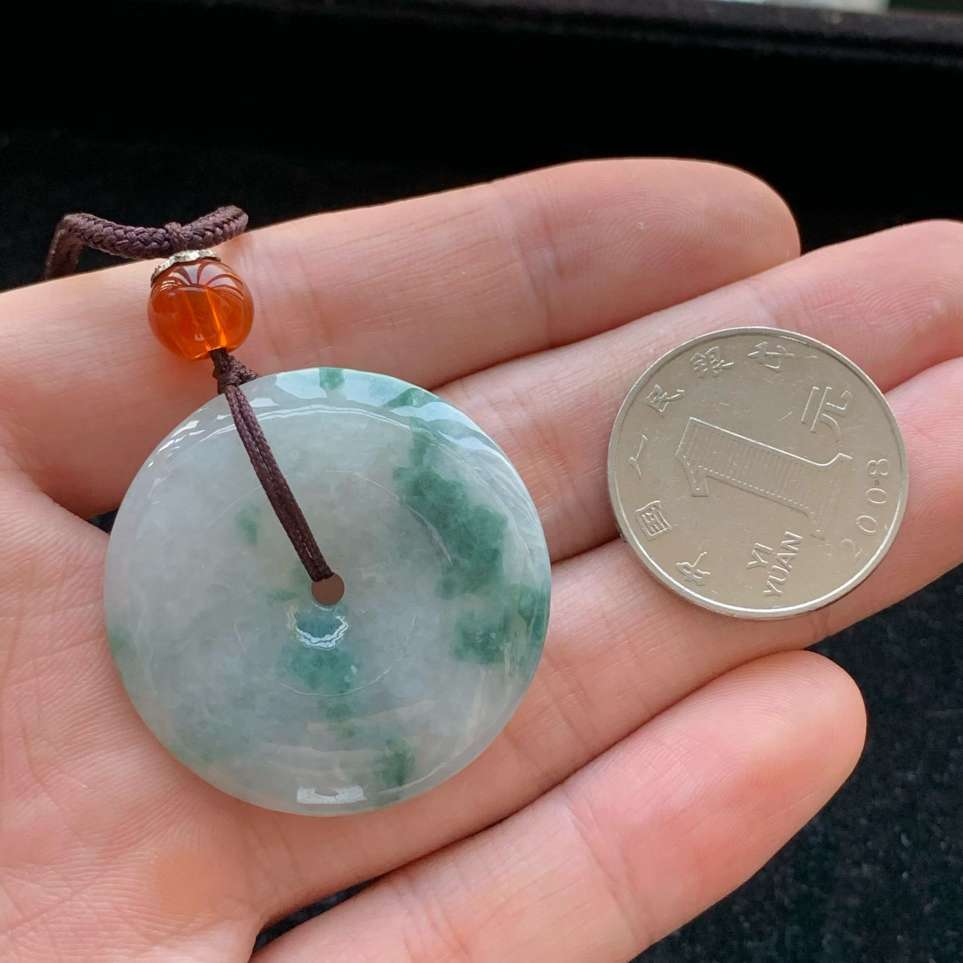 A货天然翡翠冰糯种飘花平安扣吊坠重量10.29
3月13日