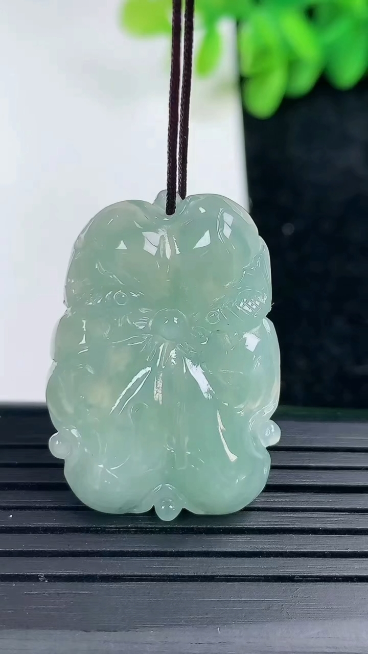 天然A货翡翠年年有余吊坠尺寸32-23.2-5.2重量:8.31g
3月13日