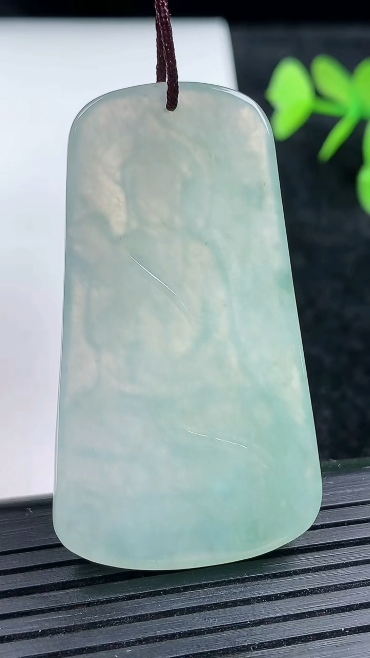 天然A货翡翠大势至菩萨吊坠尺寸49.6-27.9-4.5重量:15.28g
3月14日