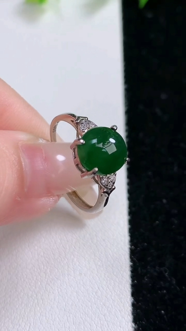 天然A货翡翠蛋面戒指，尺寸9.1-8.4，重:2.08g2026年3月14日
工厂直销收藏佳品,种好