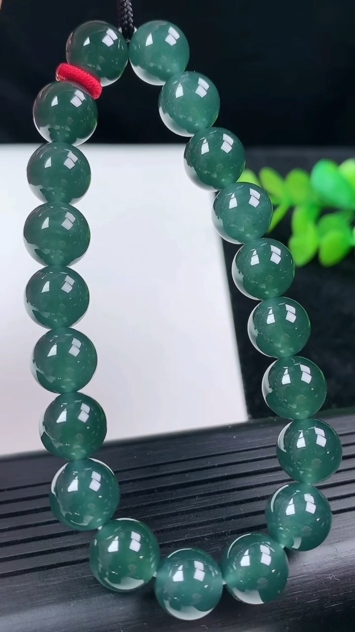 天然A货翡翠蓝水圆珠手串尺寸9.3-20颗重量:32.17g3月14日
工厂直销收藏佳品,种好水足，