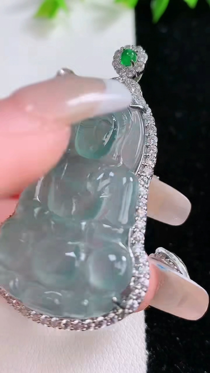 天然A货翡翠925银蓝水观音菩萨吊坠，尺寸52-28.8-12，重:12.64g
3月14日