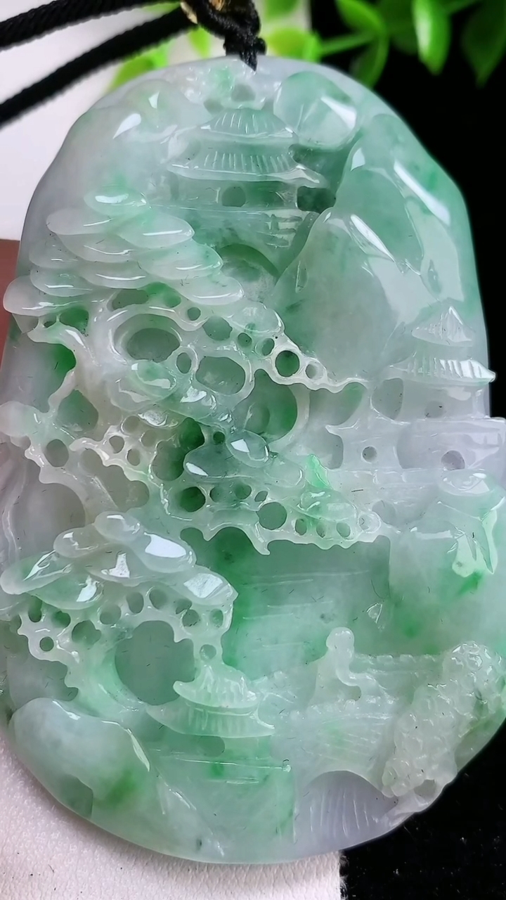 天然A货翡翠山水牌吊坠，尺寸76-52-10.8，重:81.78g
3月14日