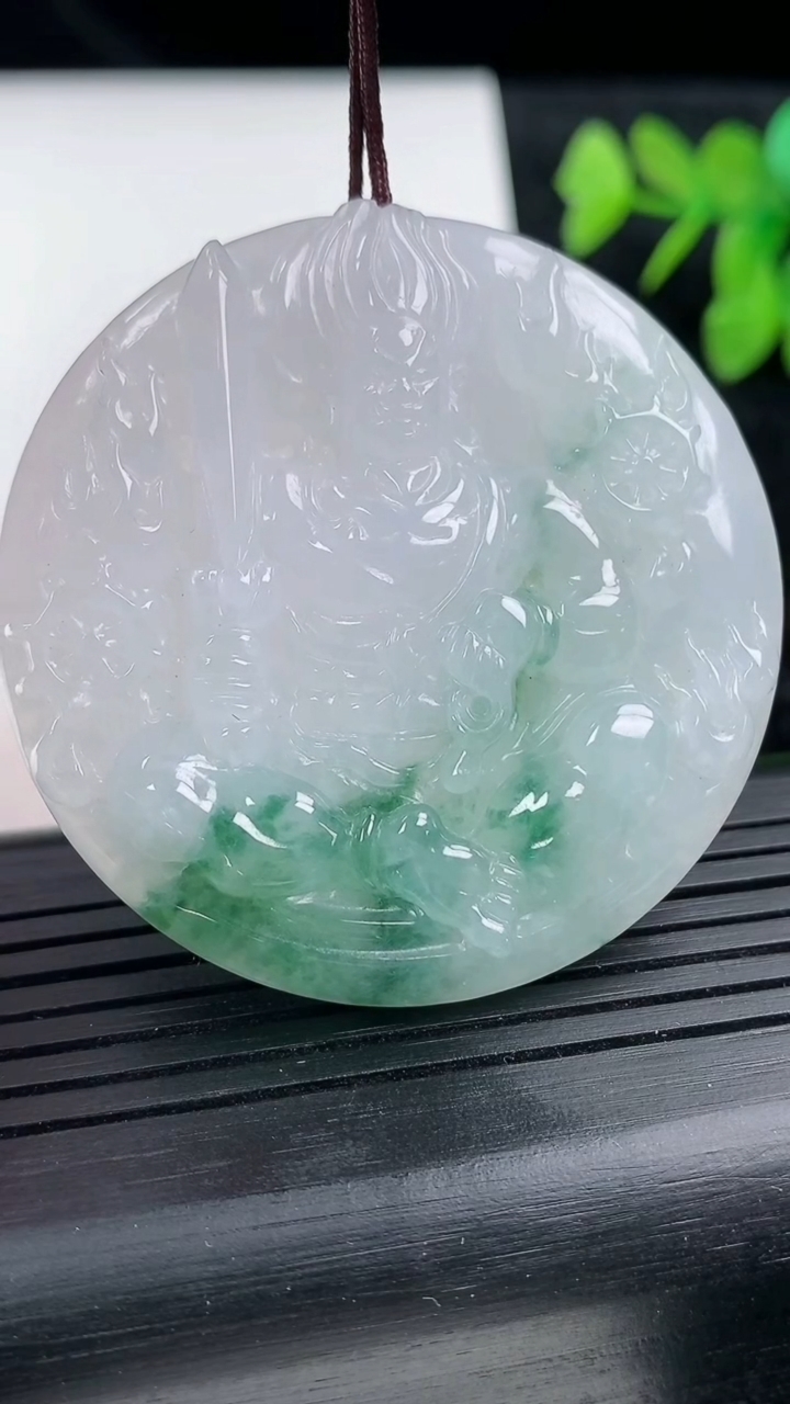 天然A货翡翠飘花不动明王吊坠尺寸48.1-6.8重量:32.34g
3月14日