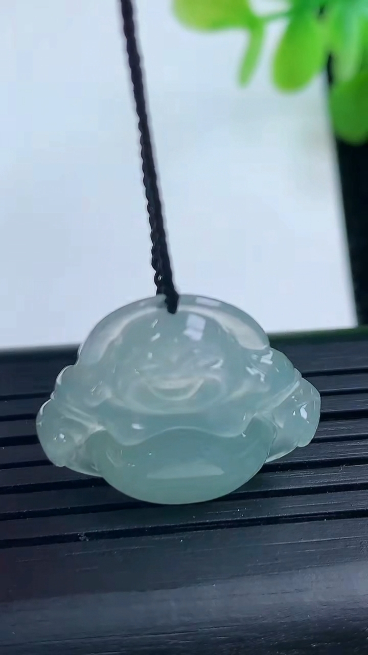 天然A货翡翠佛公吊坠尺寸20.5-23-5.3重量:3.71g
3月14日