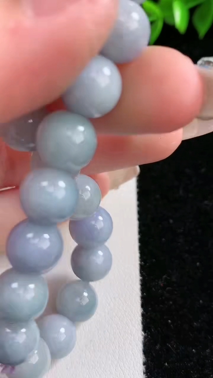 天然A货翡翠紫罗兰圆珠手串，尺寸9.8-20颗，重:32.04g3月14日
工厂直销收藏佳品,种好水足，色泽均匀，有种有色，上手高大气！