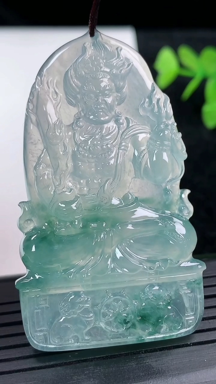 天然A货翡翠种飘花不动明王吊坠尺寸60.2-33.8-5.5重量:24.53g
3月14日