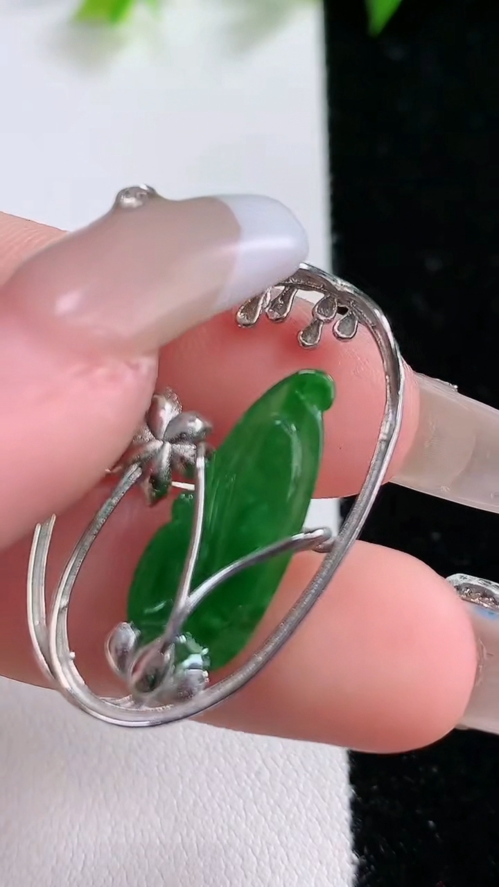 天然A货翡翠凤凰吊坠，尺寸22.5-8.5-3，重:2.84g
3月14日