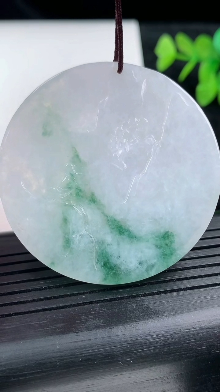 天然A货翡翠飘花不动明王吊坠尺寸48.1-6.8重量:32.34g
3月14日