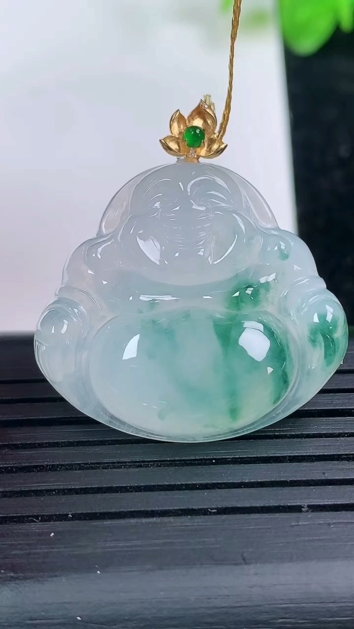 天然A货翡翠种飘花佛公吊坠尺寸25.6-28.9-5.7重量:6.83g
3月14日