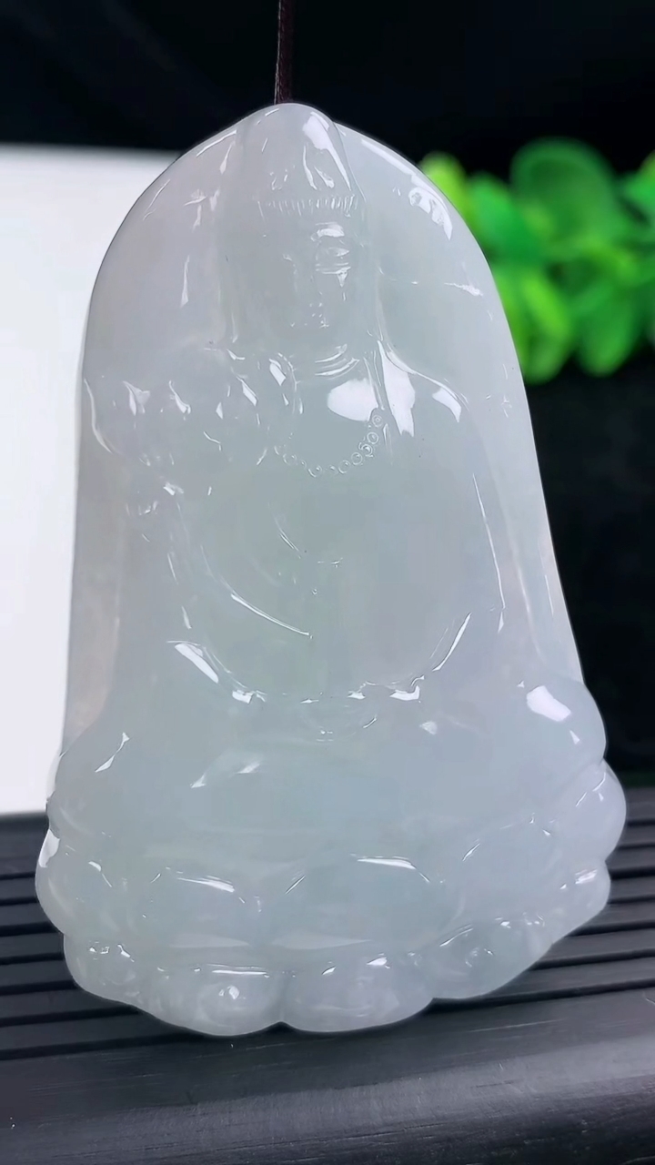 天然A货翡翠大势至菩萨吊坠尺寸64.1-42.2-5.1重量:27.75g
3月14日