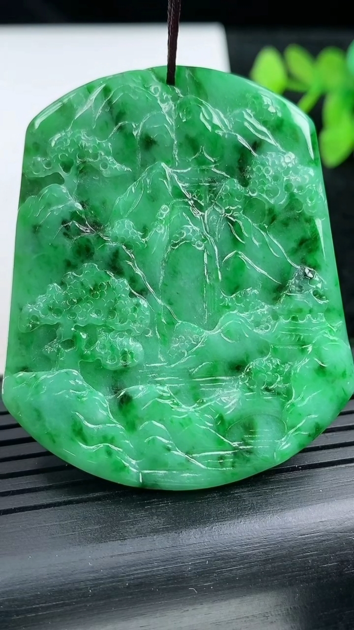 天然A货翡翠山水牌吊坠尺寸53.3-43.9-4重量:25.74g
3月14日