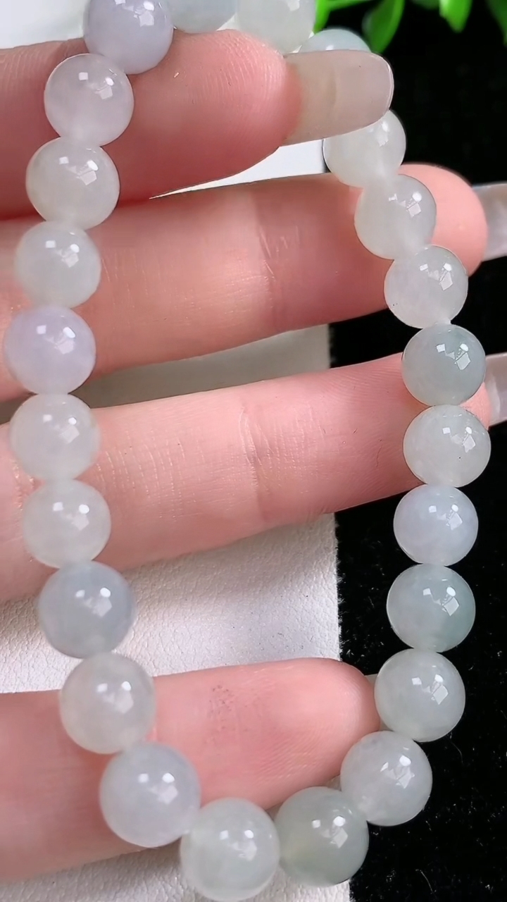 天然A货翡翠圆珠手串，尺寸7.5，重:18.27g3月14日
工厂直销收藏佳品,种好水足，色泽均匀，有种有色，上手高大气！