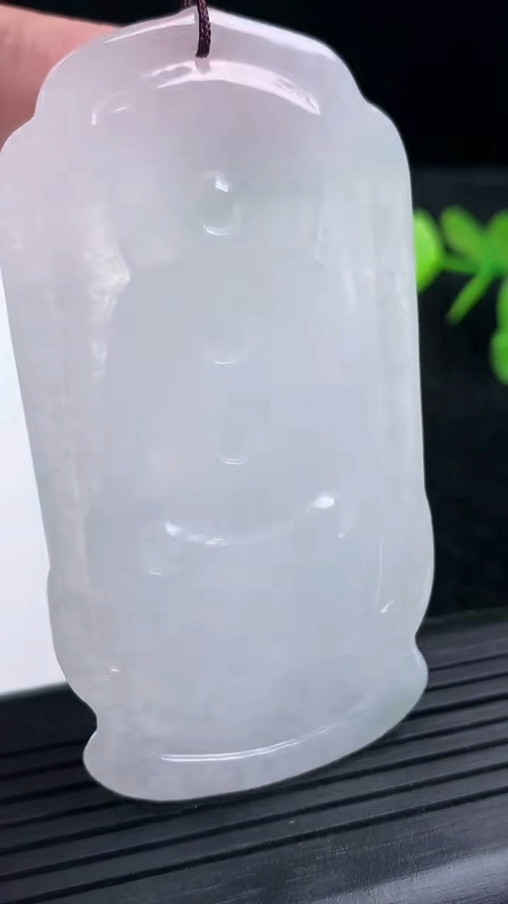 天然A货翡翠阿弥陀佛吊坠尺寸69.3-37.4-5.2重量:29.80g
3月14日