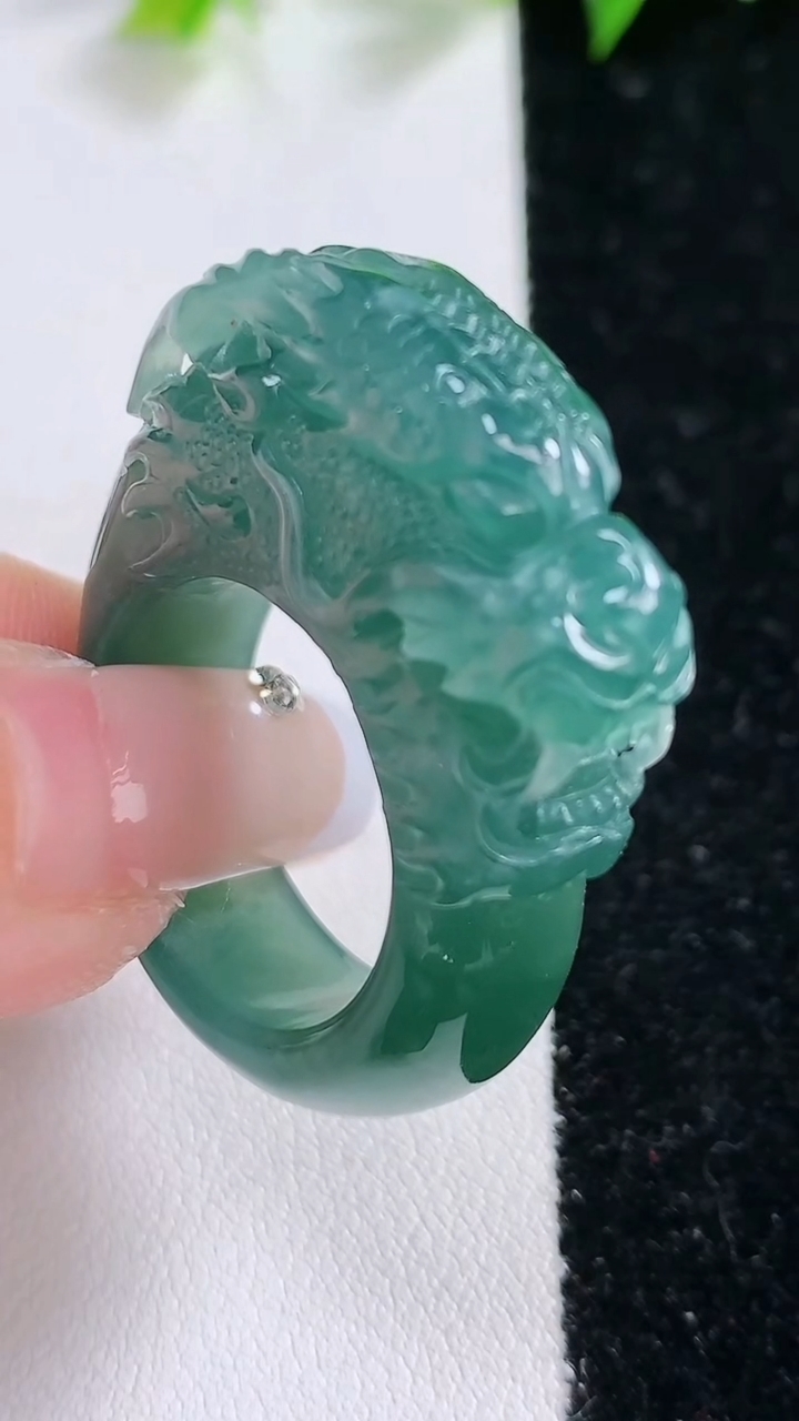 天然A货翡翠龙头 戒指扳指，尺寸40-32.7-10.7-圈口20.7，重:18.56g2026年3