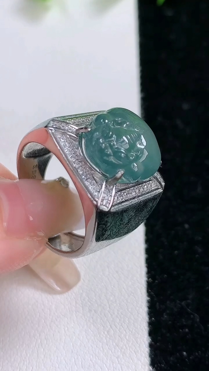 天然A货翡翠貔貅戒指，尺寸14.6-12.8-5，重:10.57g2026年3月14日
工厂直销收藏佳品,种好水足，色泽均匀，有种有色，上手高大气！