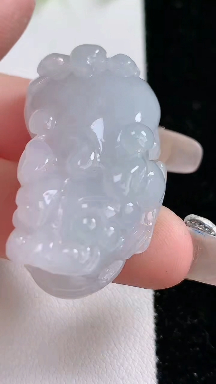 天然A货翡翠貔貅吊坠，尺寸41.3-22.5-12.2，重:23.54g
3月14日