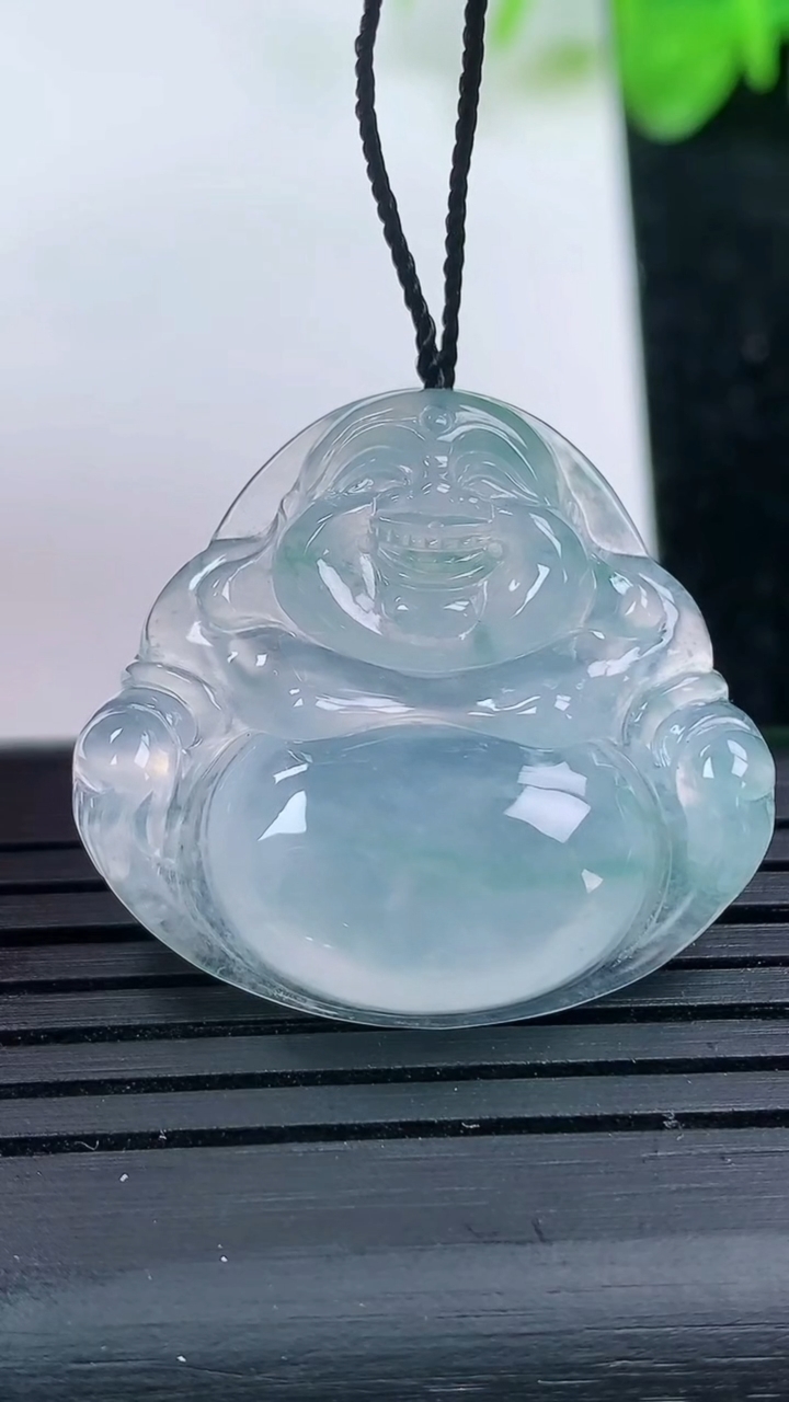 天然A货翡翠冰种飘花佛公吊坠尺寸26.9-29.1-5.5重量:6.51g
3月14日