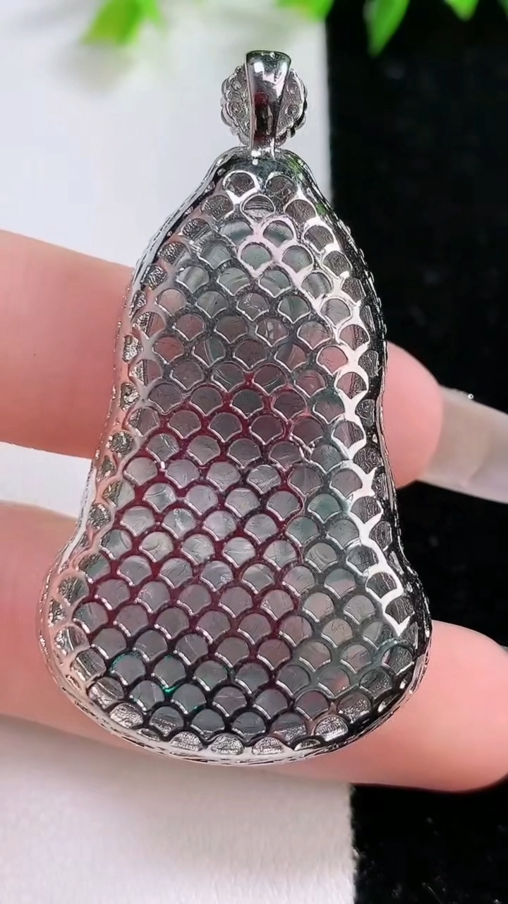 天然A货翡翠925银蓝水观音菩萨吊坠，尺寸52-28.8-12，重:12.64g
3月14日