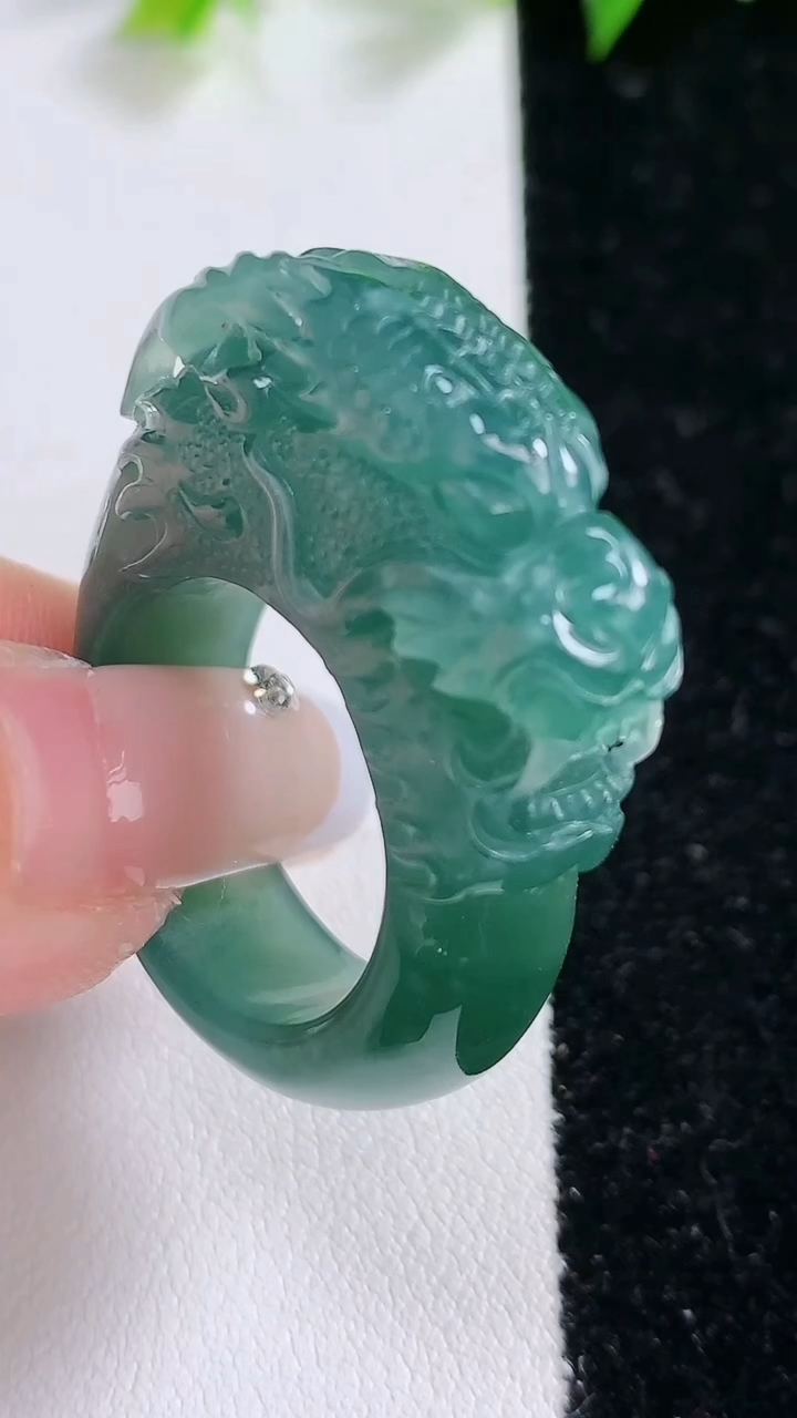 天然A货翡翠龙头 戒指扳指，尺寸40-32.7-10.7-圈口20.7，重:18.56g2026年3