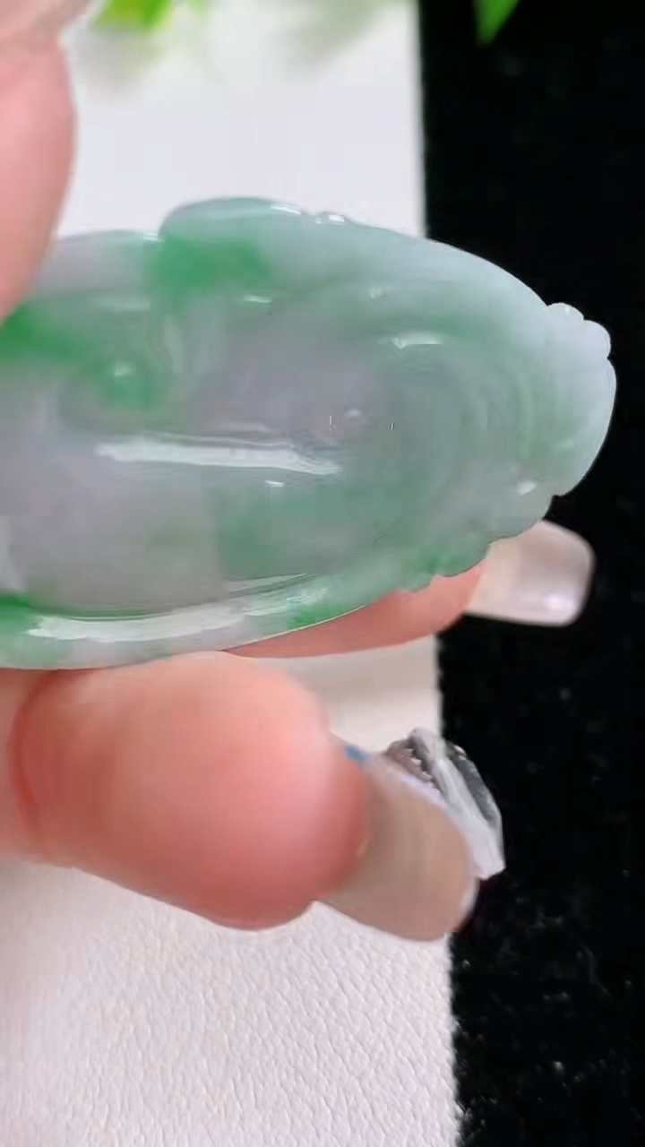 天然A货翡翠如意吊坠，尺寸 43.5-29-5，重: 10.29g
3月14日