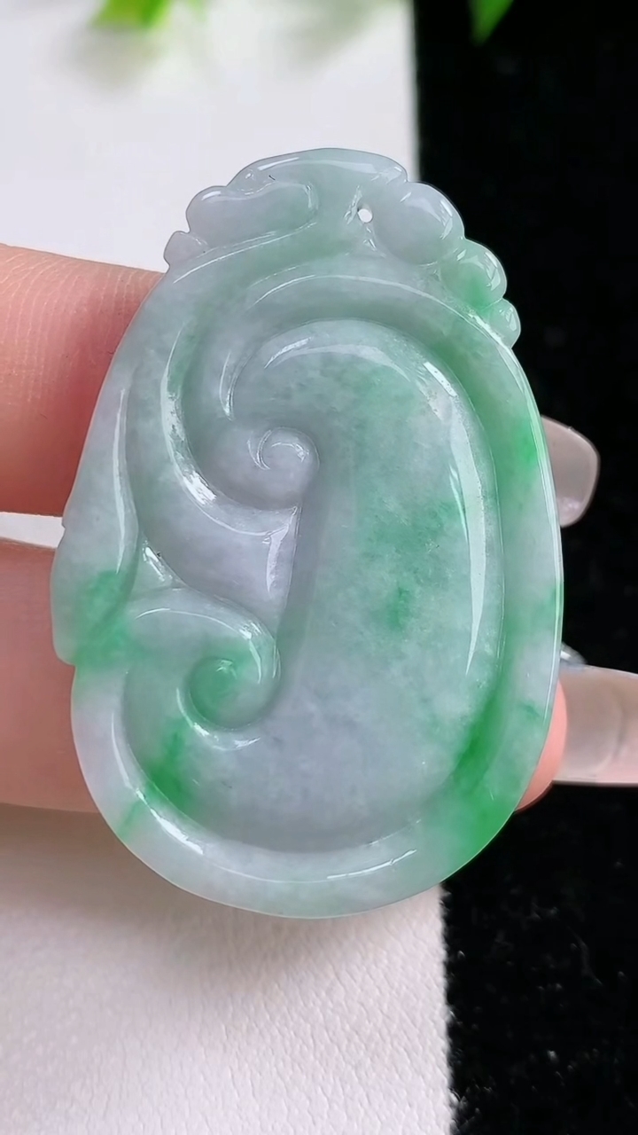 天然A货翡翠如意吊坠，尺寸 43.5-29-5，重: 10.29g
3月14日